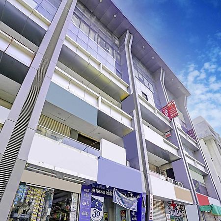 Hotel O Nova Rooms Surat Ngoại thất bức ảnh
