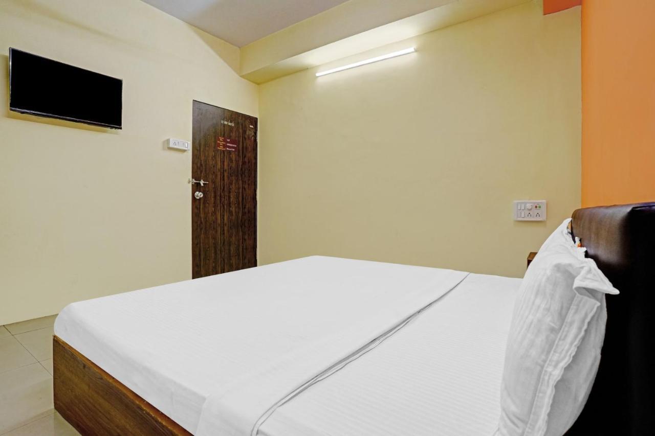 Hotel O Nova Rooms Surat Ngoại thất bức ảnh