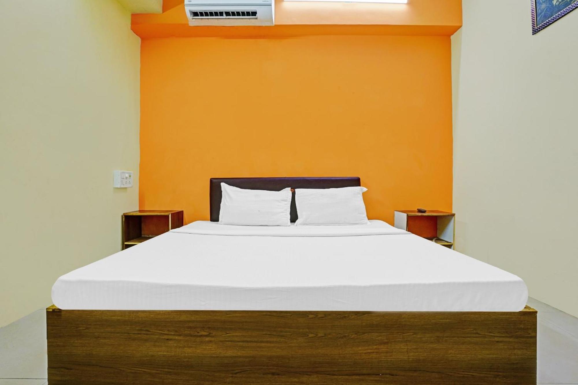Hotel O Nova Rooms Surat Ngoại thất bức ảnh