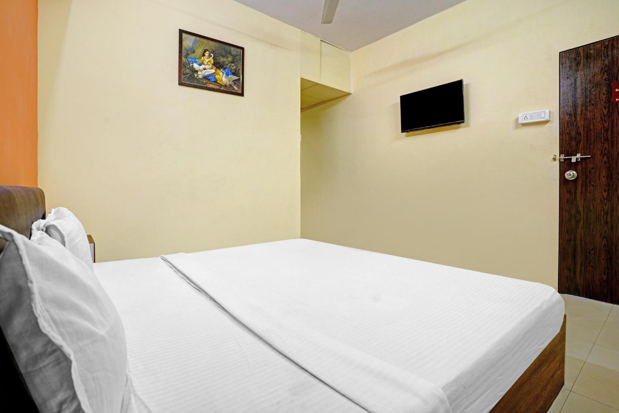 Hotel O Nova Rooms Surat Ngoại thất bức ảnh