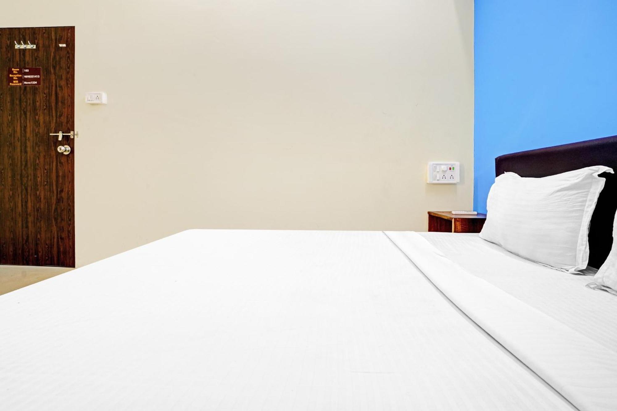 Hotel O Nova Rooms Surat Ngoại thất bức ảnh