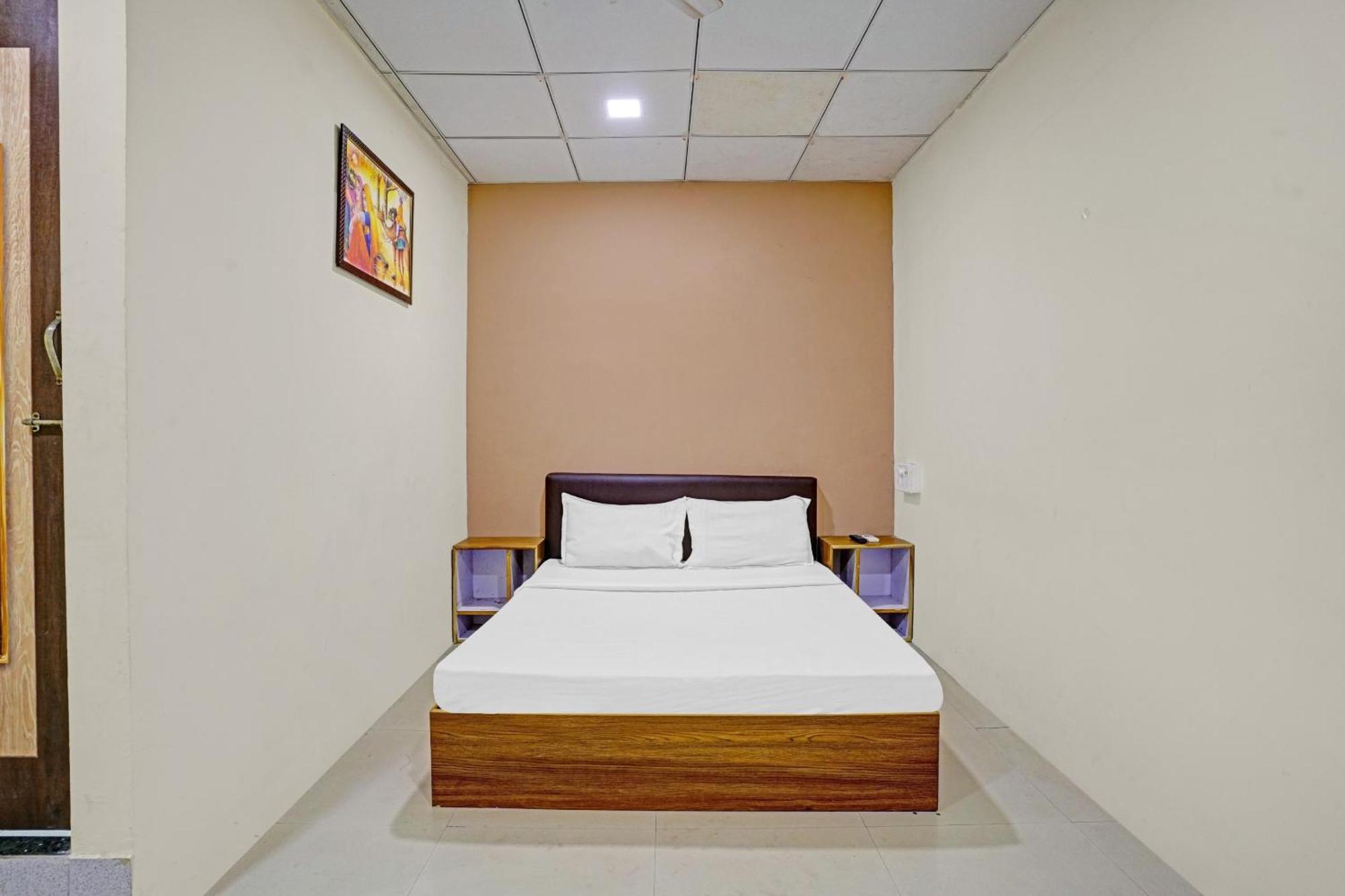 Hotel O Nova Rooms Surat Ngoại thất bức ảnh