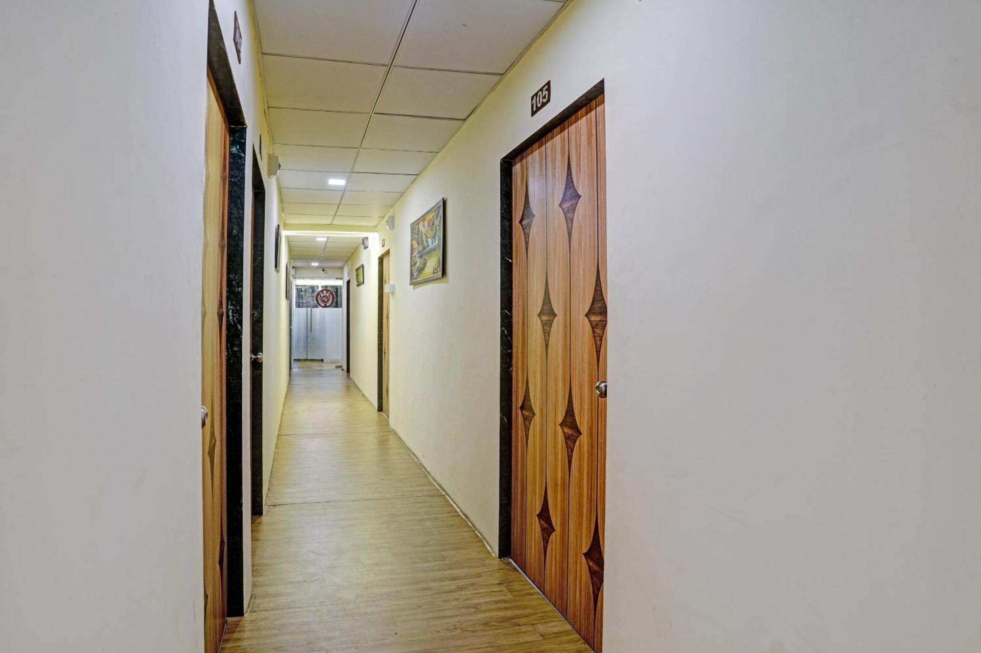 Hotel O Nova Rooms Surat Ngoại thất bức ảnh