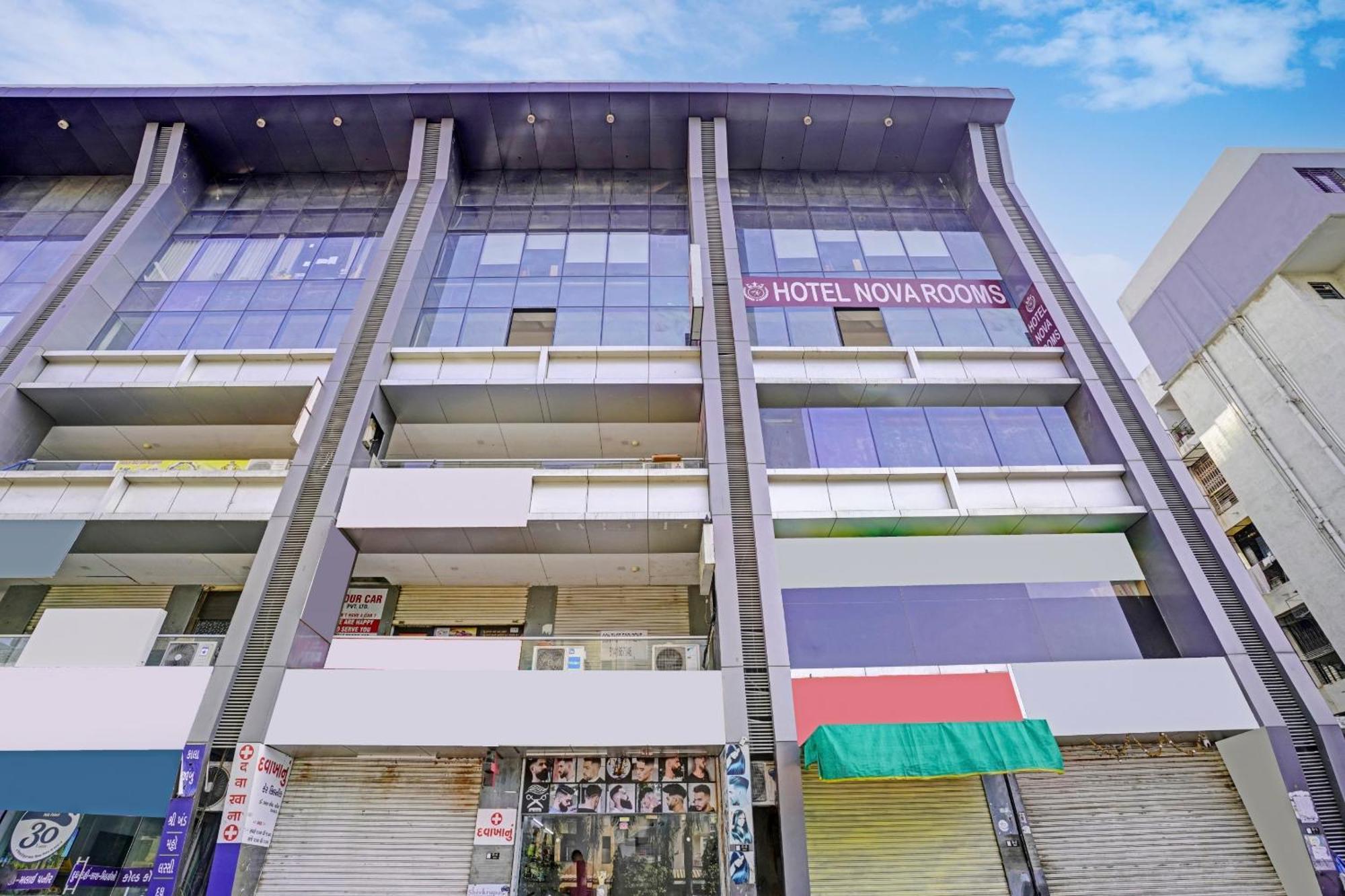 Hotel O Nova Rooms Surat Ngoại thất bức ảnh